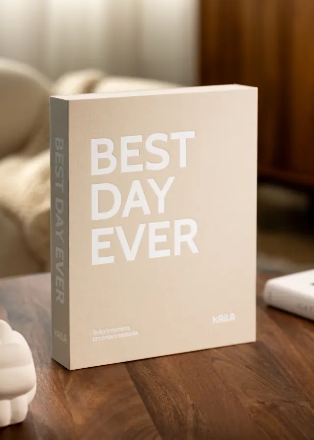 KAILA BEST DAY EVER Creme - Coffee Table Photo Album (60 Svarta Sidor / 30 Blad)