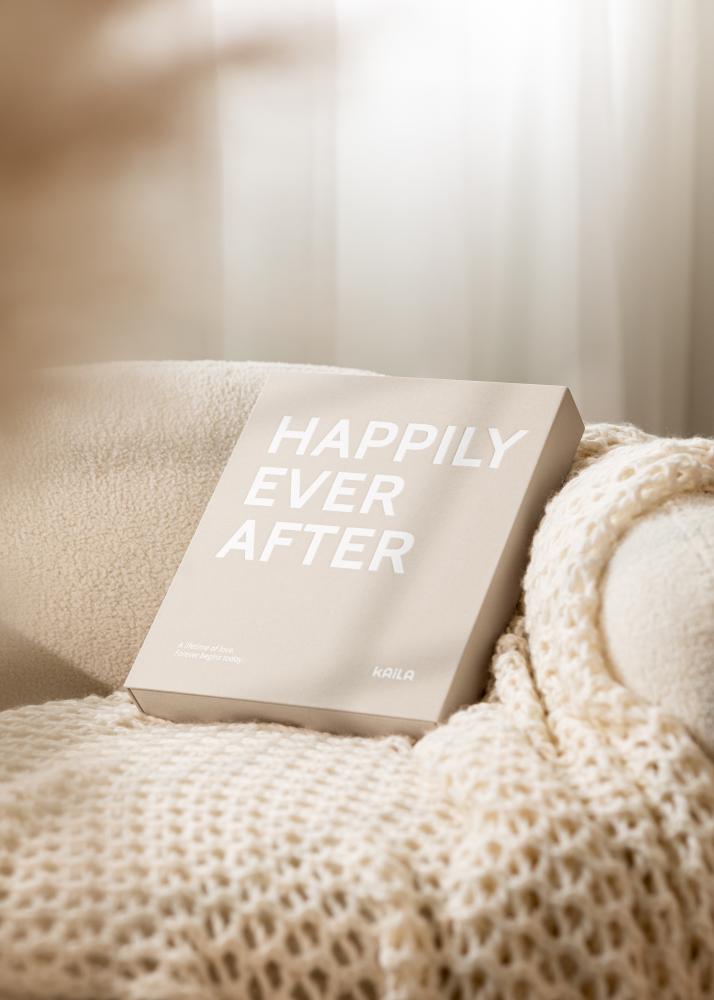 KAILA HAPPILY EVER AFTER Creme - Coffee Table Photo Album (60 Svarta Sidor)